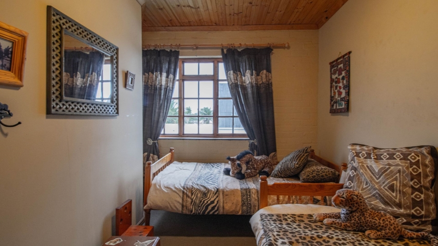 5 Bedroom Property for Sale in Sandbaai Western Cape